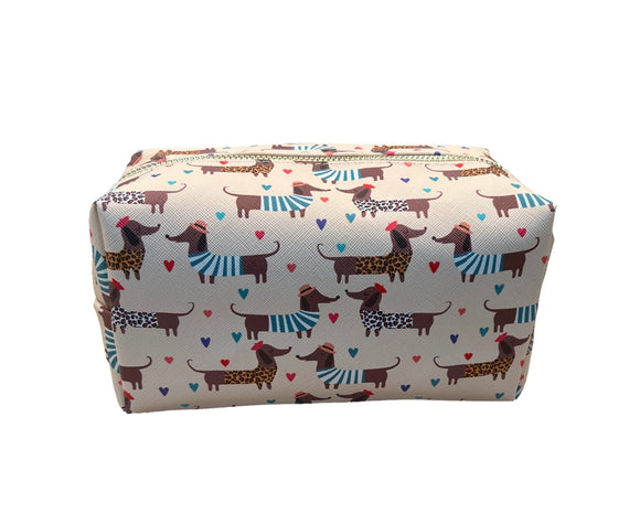 Dachshund Tourist Toiletry Cube